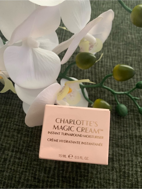 Charlotte Tilbury Other - Charlotte Tilbury Magic Cream Mini - Pale Pink & Gold Packaging
